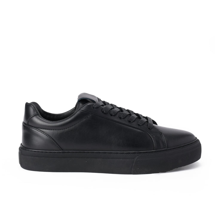 Brava Plain Black Sneaker