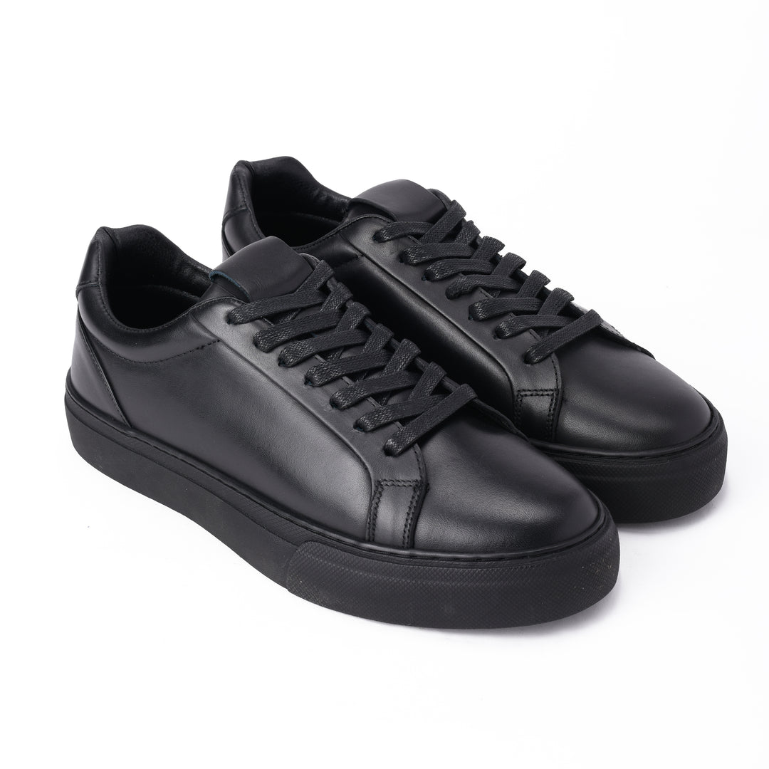 Brava Plain Black Sneaker