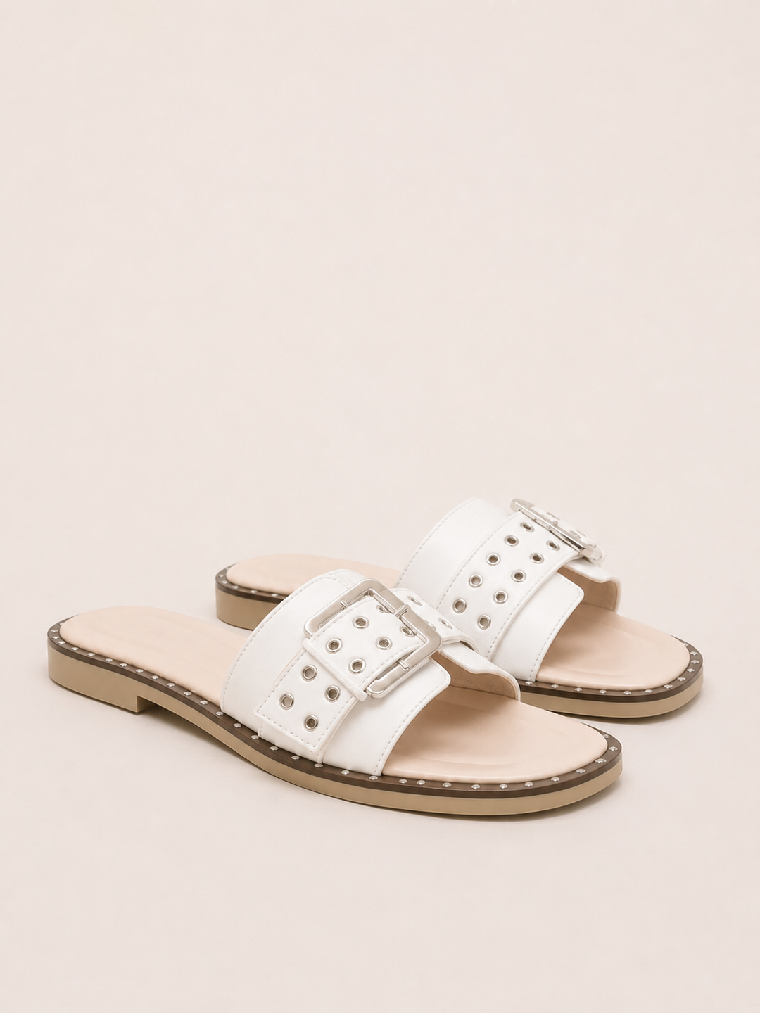 Brava Valeria Buckle Slides- White