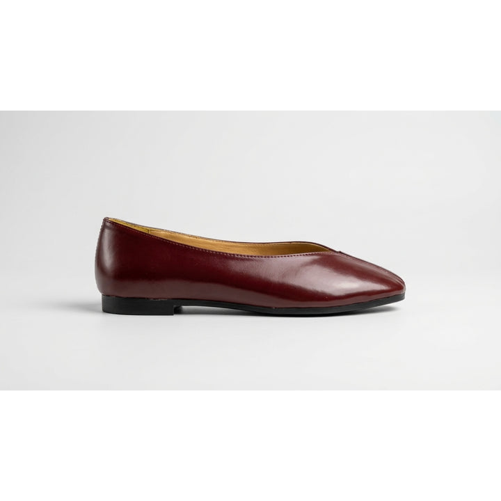 Brava Muse Flat- Burgundy